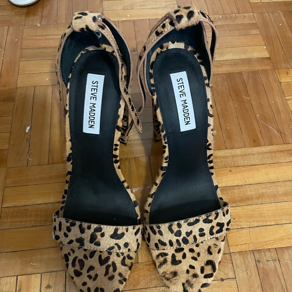 Steve Madden Carrson Leopard Rare (90’s vibe)
Print Strappy Block Heel, Size 9.5
